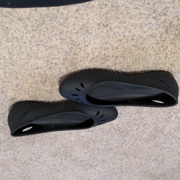 Crocs Kelli Black Flats Size 10 Like New! - Picture 3 of 11
